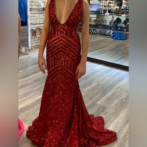 Selling brand new never worn Jovani Prom 59762.             Renting available